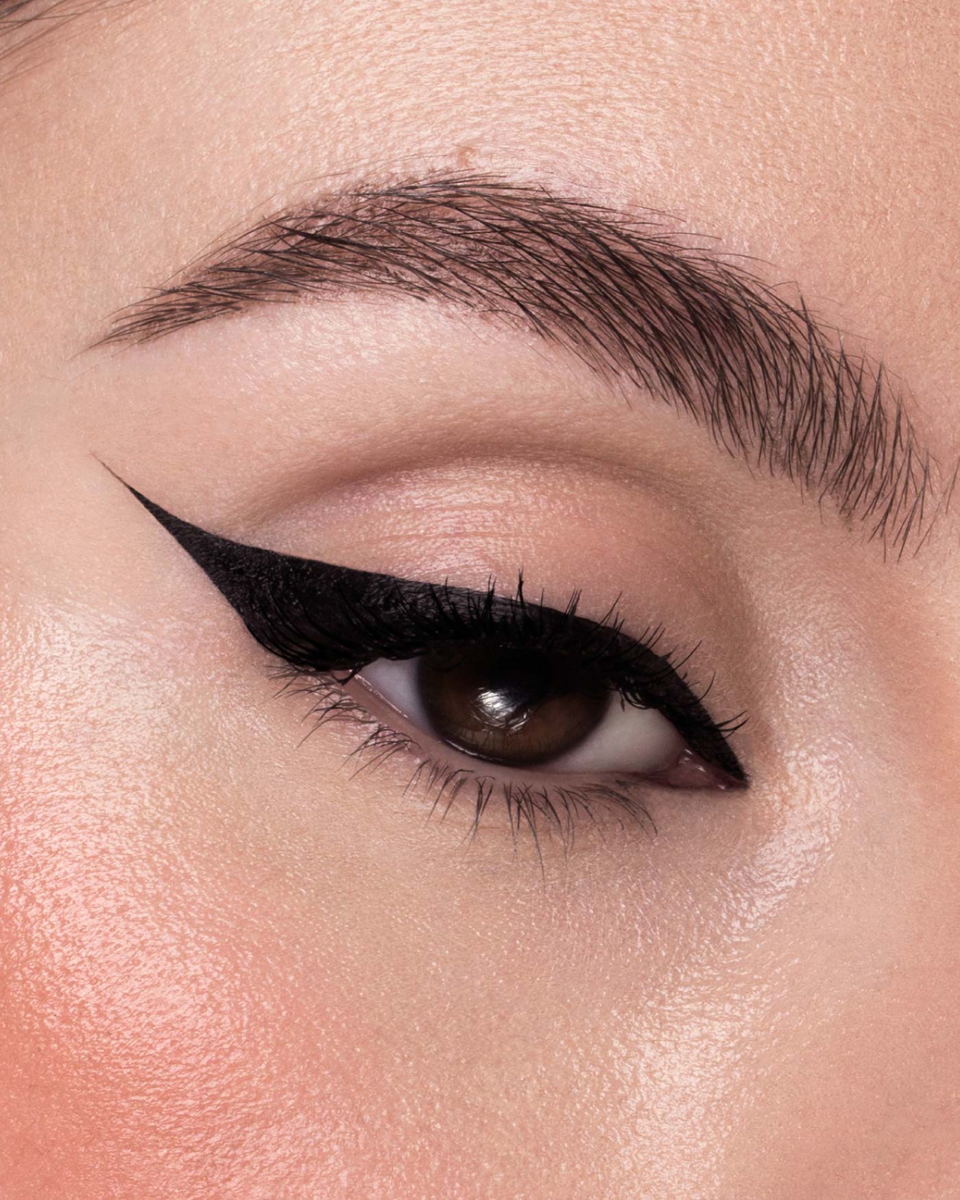 Astra Cosmographic — eyeliner liquido che asciuga subito