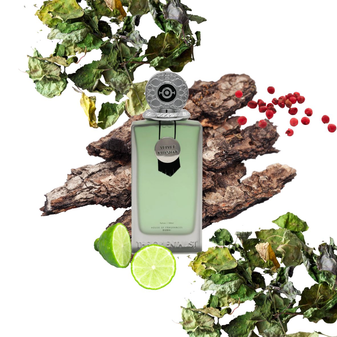 Velvet Khashab con le sue note: legni, vetiver, pepe rosa e patchouli