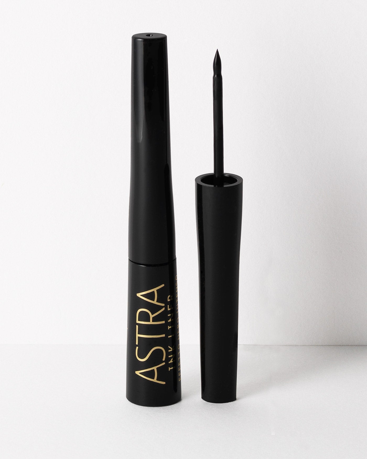Astra Ink Liner — eyeliner in feltro nero opaco