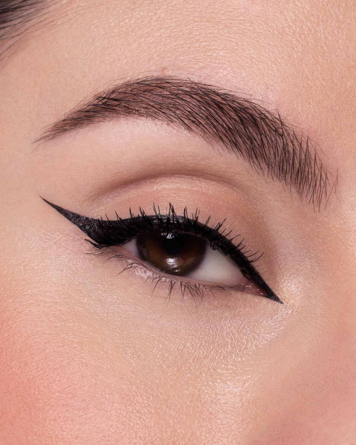 Astra Vynil Black — eyeliner liquido nero intenso