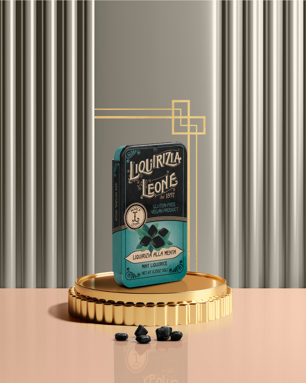 Lattina tascabile da 10 grammi di liquirizia alla menta Leone, scatolina verde acqua con cubetti di liquirizia e foglie di menta