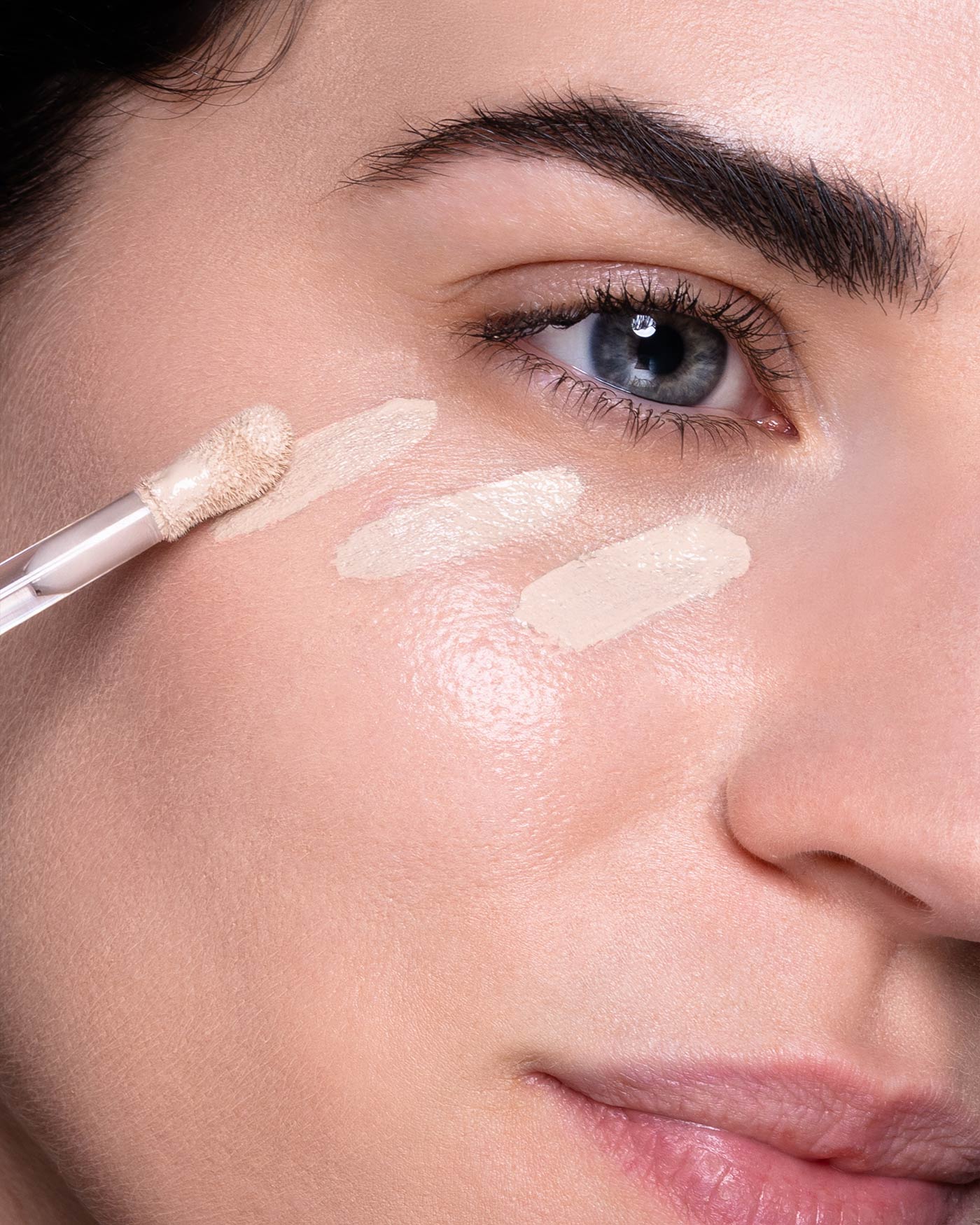 Astra Fluid Concealer Serum — correttore fluido occhiaie
