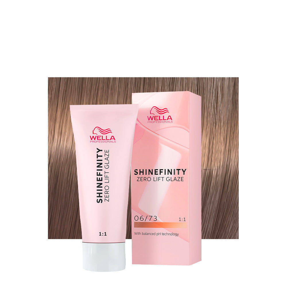Wella Shinefinity Color Glaze 06/73 biondo scuro sabbia dorato — tubo 60 ml e ciocca colorata
