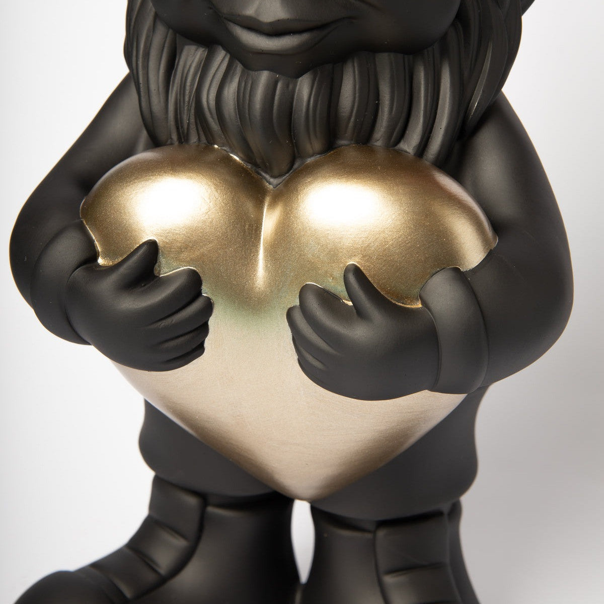 Nano Lover Blogo Design nero con cuore oro, particolare