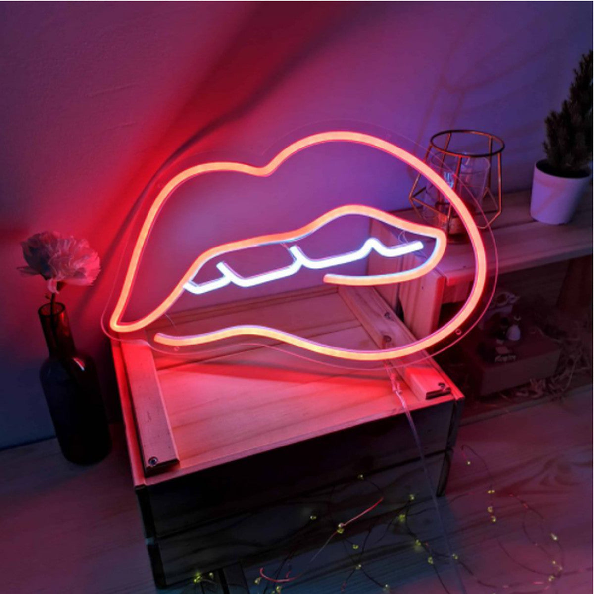 Insegna neon LED Candy Shock Biting Lips accesa, 40 × 25 cm